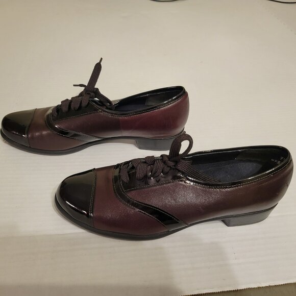 Munro American Ladies Burgandy/Black Flat Tie Up Oxford shoe, Size 7.5 M - Picture 9 of 9
